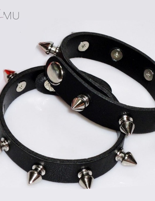 Pack of 1 - Costume - Adjustable Punk Wristband Black Leather 22cms